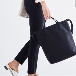 Jour Crossbody Tote in Black